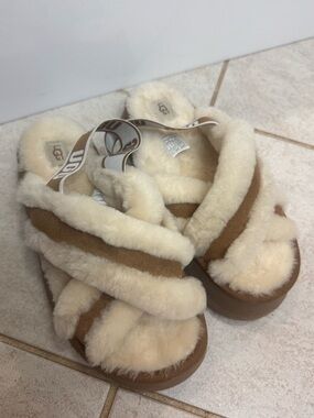 UGG Women's Fluff Crossband Slide - Chestnut and Cream